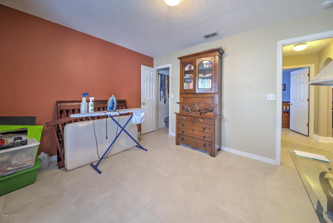 Photo of 1194 White Oak Circle