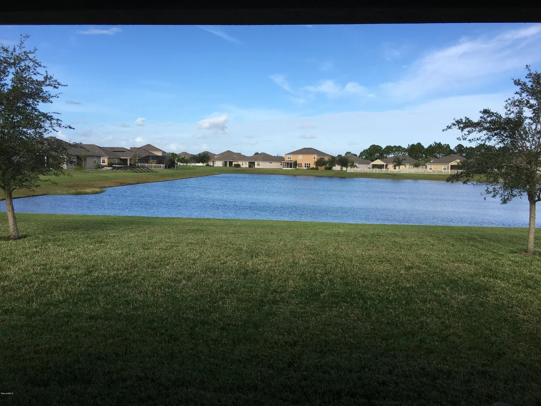 Photo of 325 SE Abernathy Circle