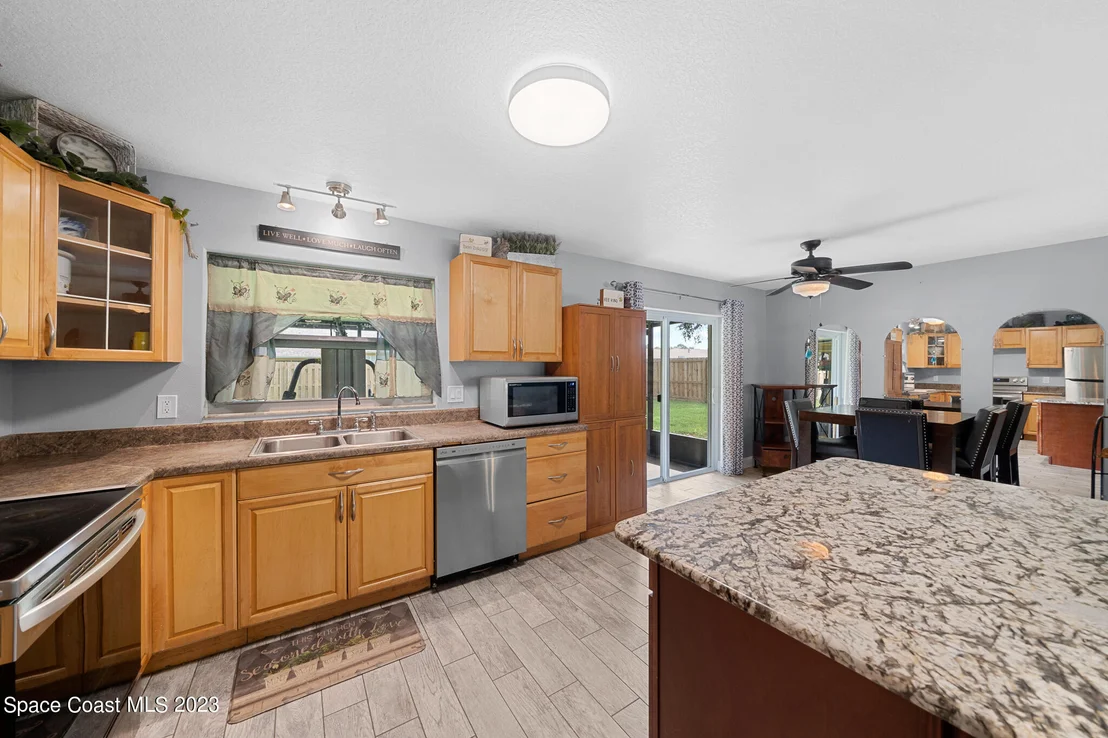 Photo of 990 Emerald Road SE