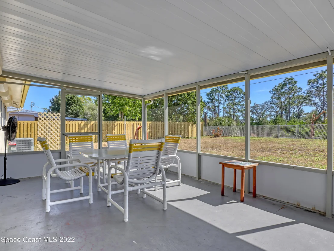 Photo of 2724 Rodeo Drive NE