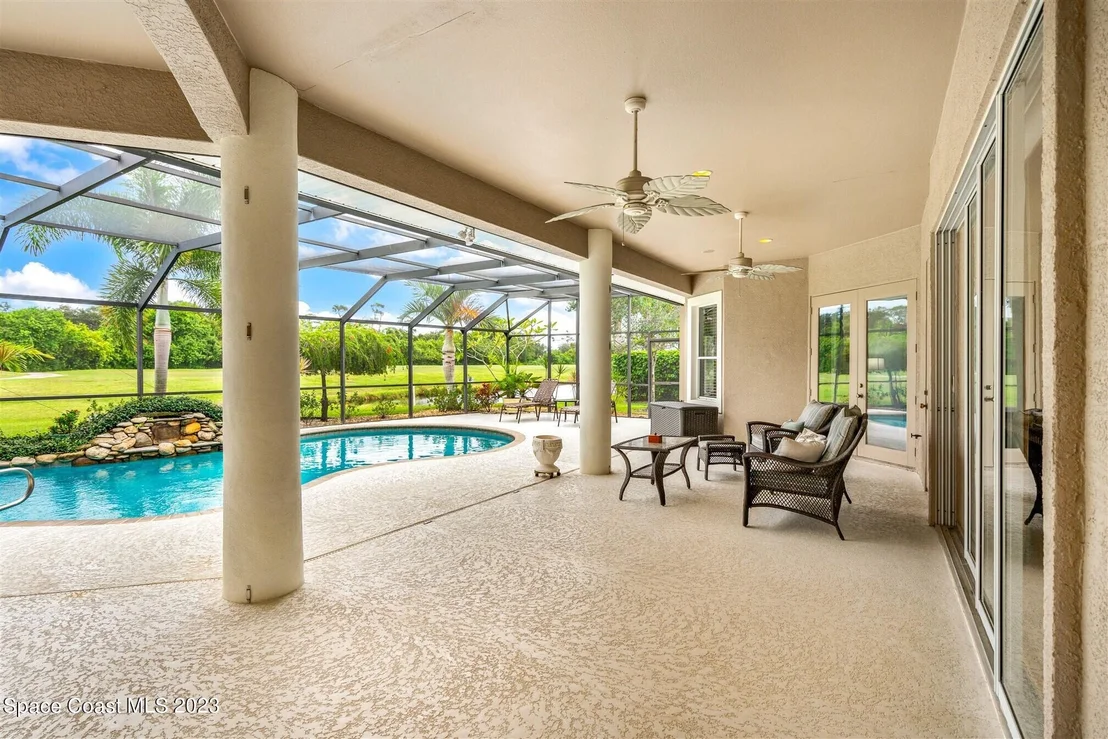 Photo of 915 Chatsworth Drive