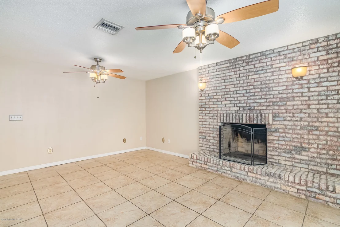 Photo of 790 Pebble Beach Avenue NE