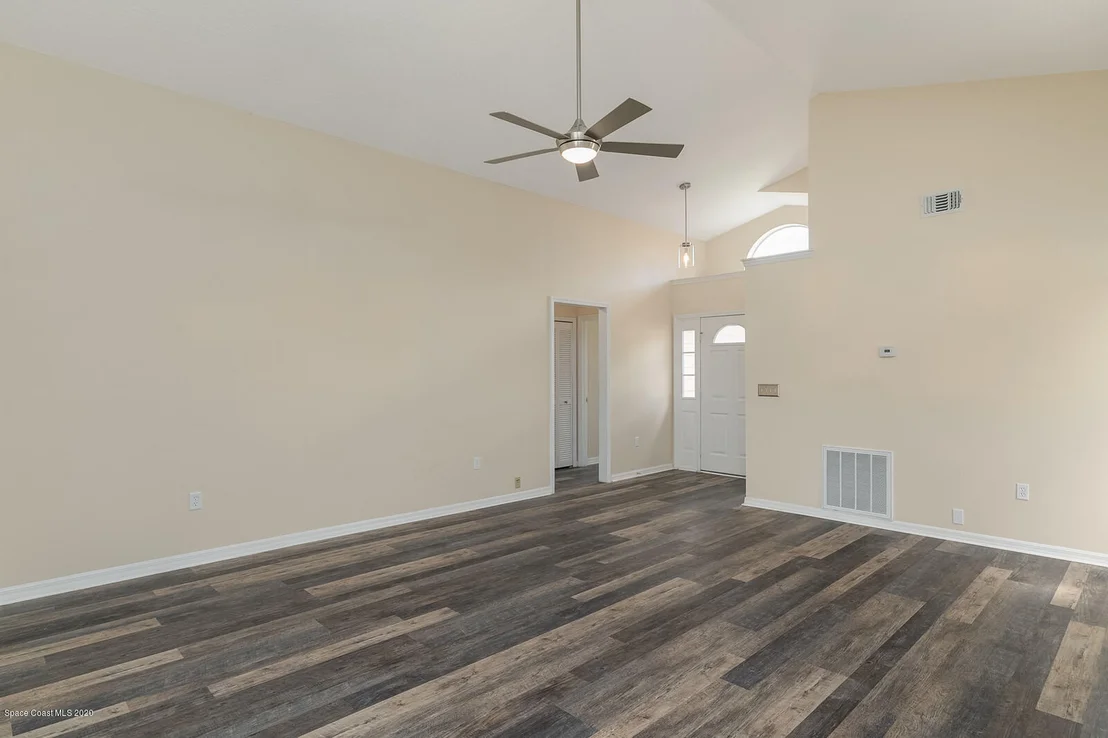 Photo of 1002 S Fork Circle