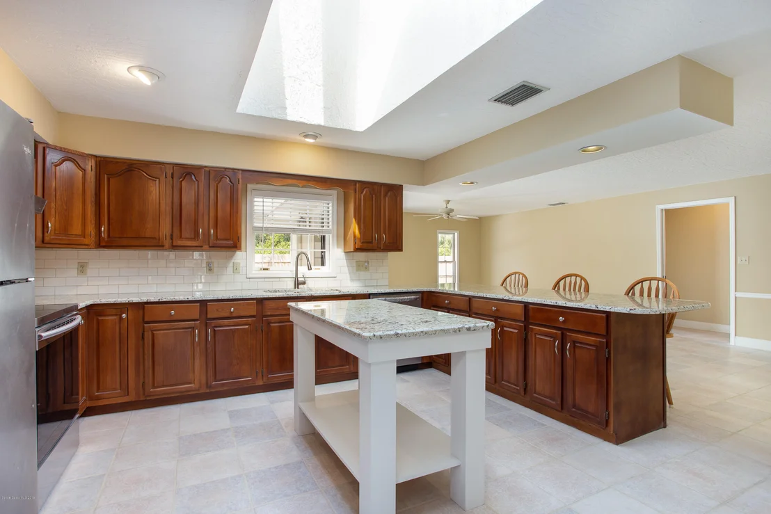 Photo of 1112 Scyphers Street NE