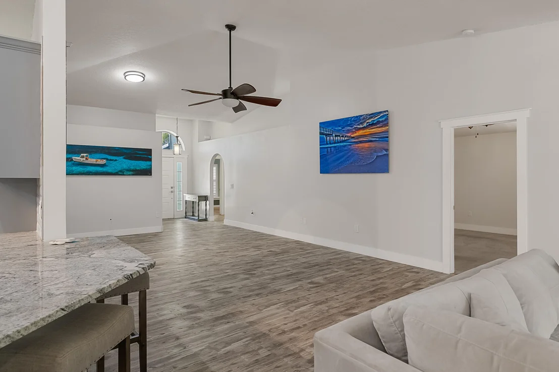 Photo of 1223 White Oak Circle