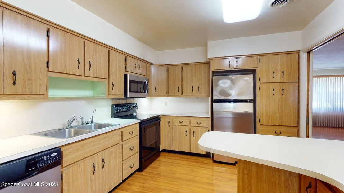 Photo of 204 S Riverside Drive