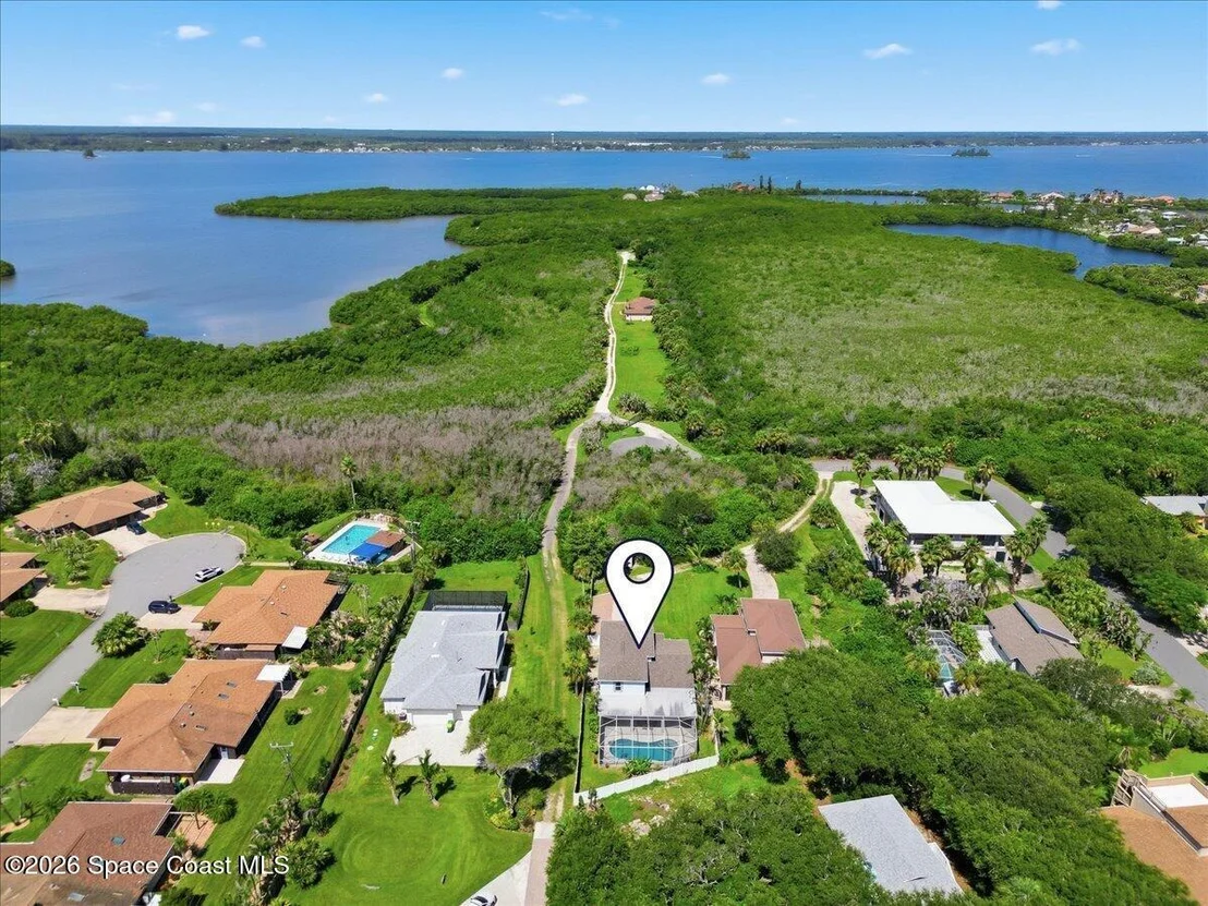 Photo of 195 River Drive
