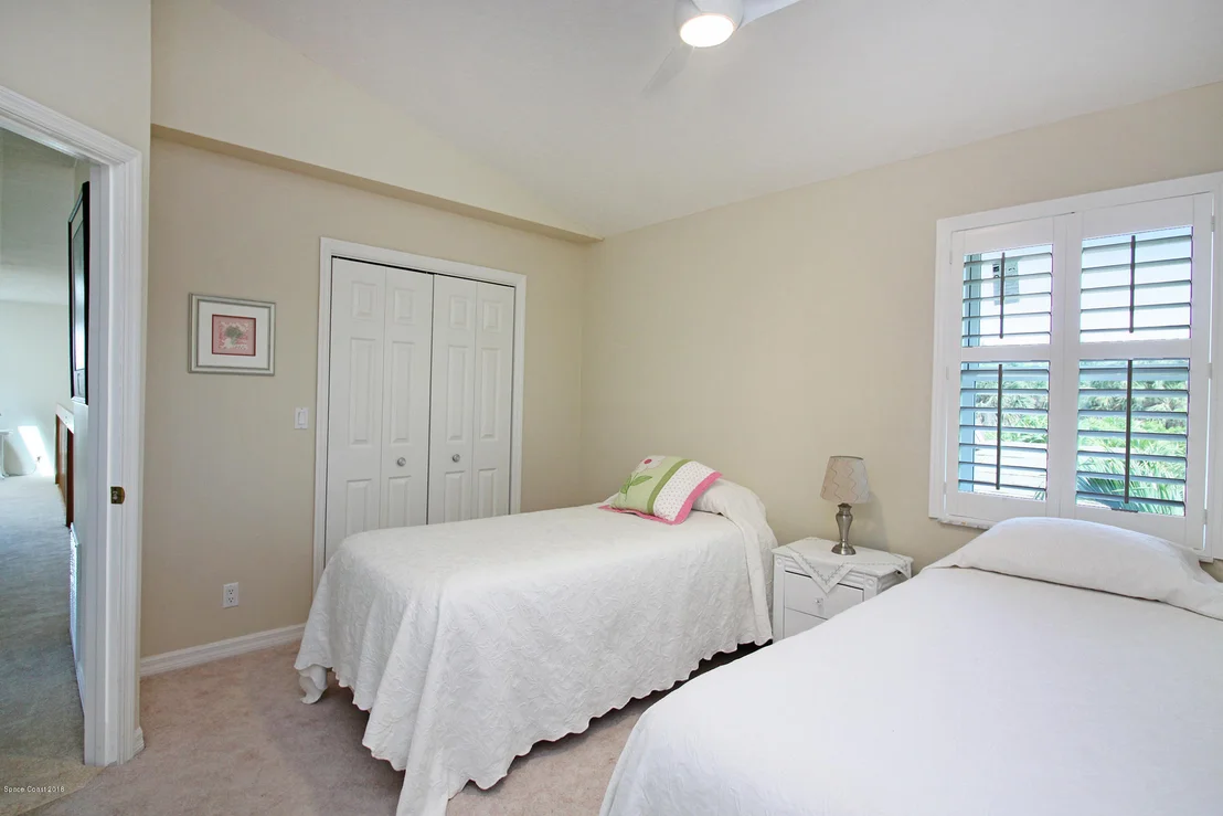 Photo of 5870 Riverside Drive