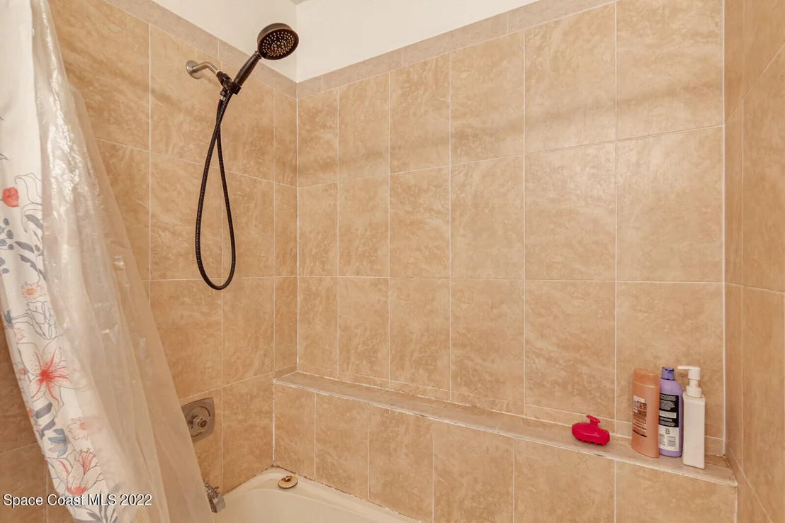 Photo of 1310 Mariposa Drive NE