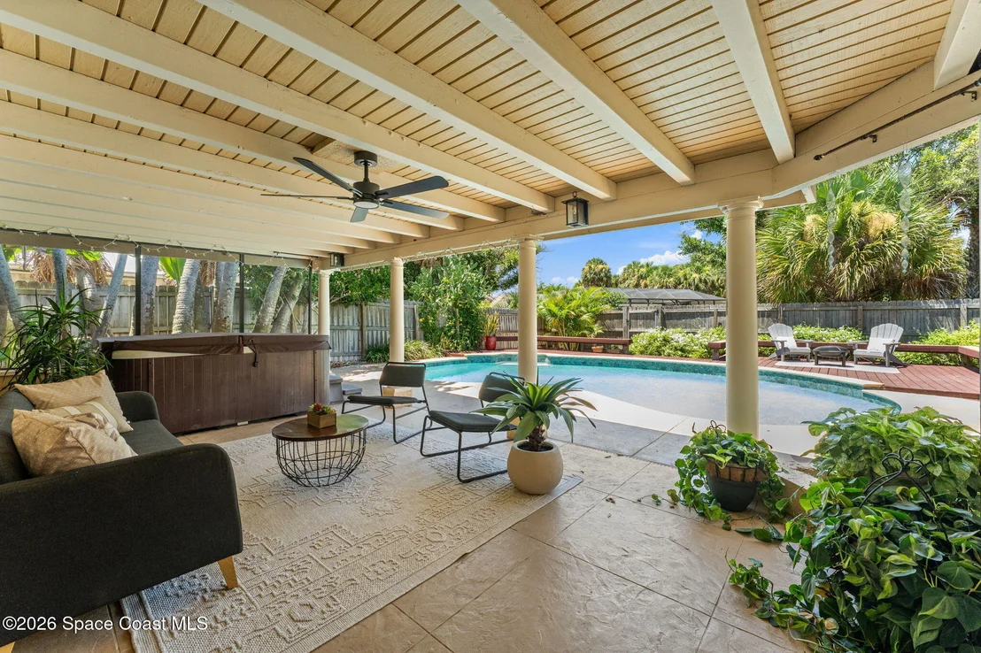 Photo of 496 N River Oaks Drive