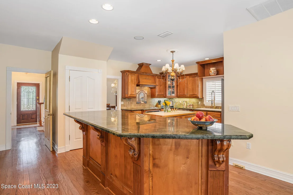 Photo of 320 2nd Avenue