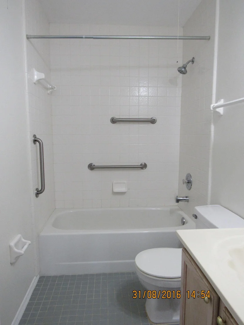 Photo of 975 Wateroak Drive NE