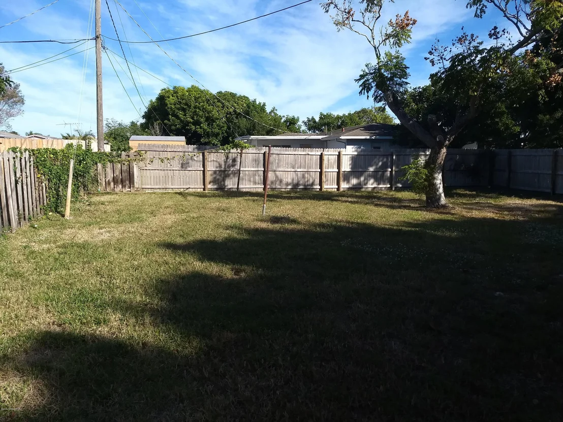 Photo of 800 Edwards Street NE