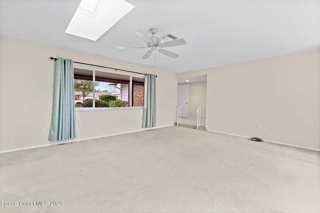 Photo of 909 Kings Post Road