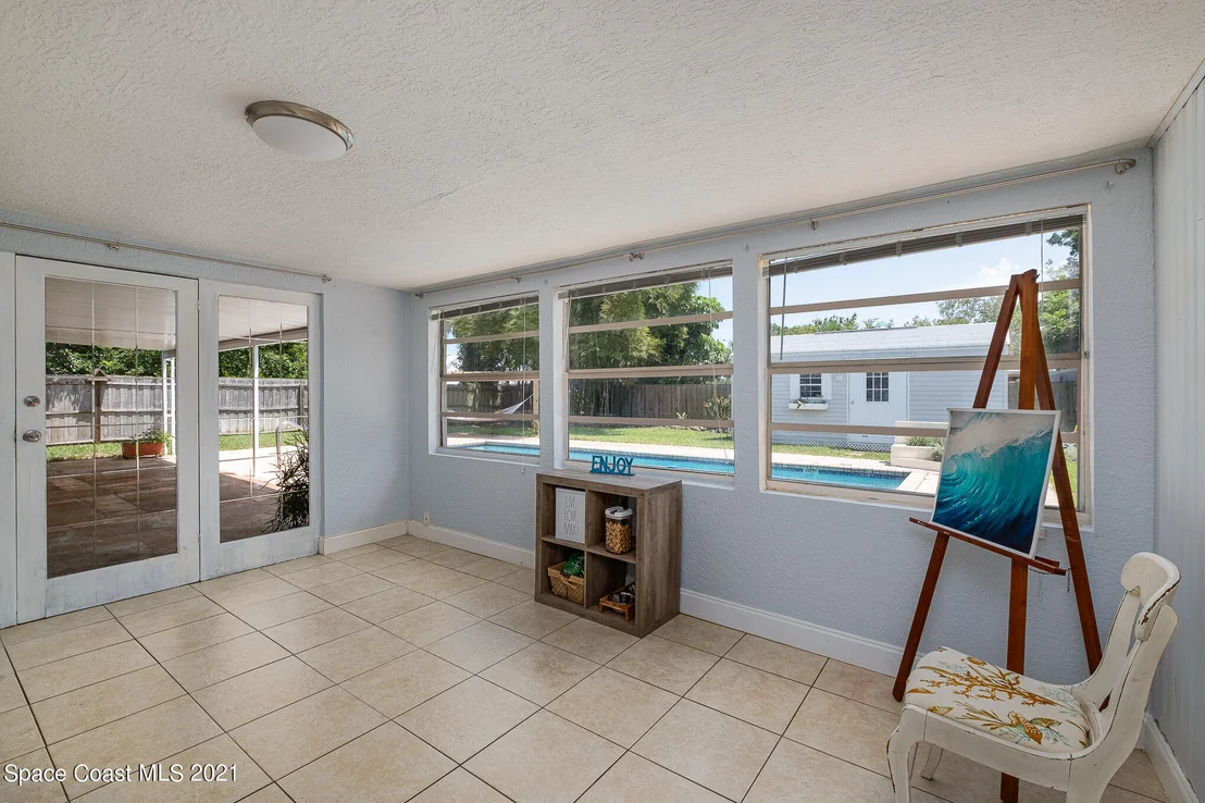 Photo of 1585 Old Colonial Way