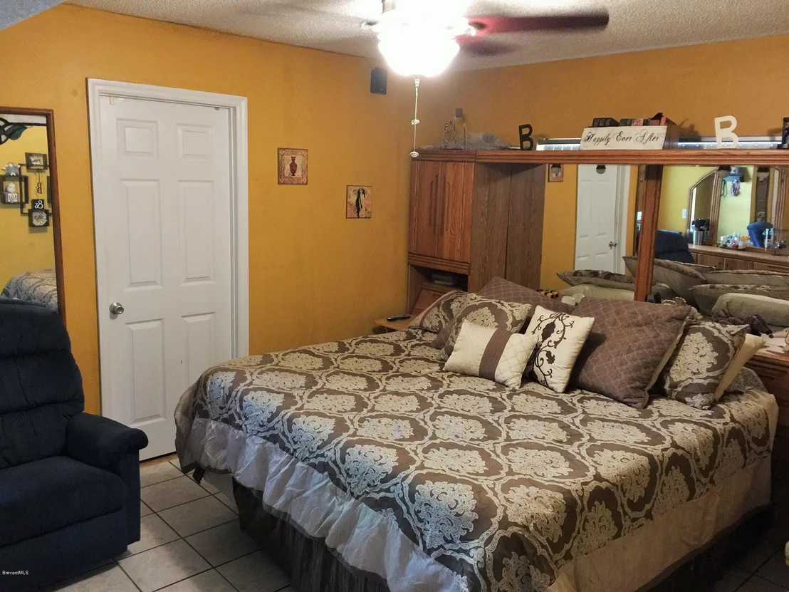 Photo of 385 N Range Road