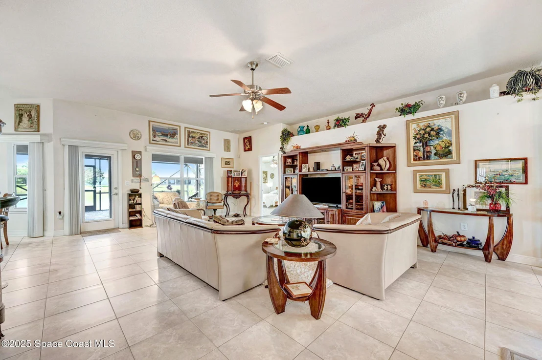 Photo of 2074 Botanica Circle