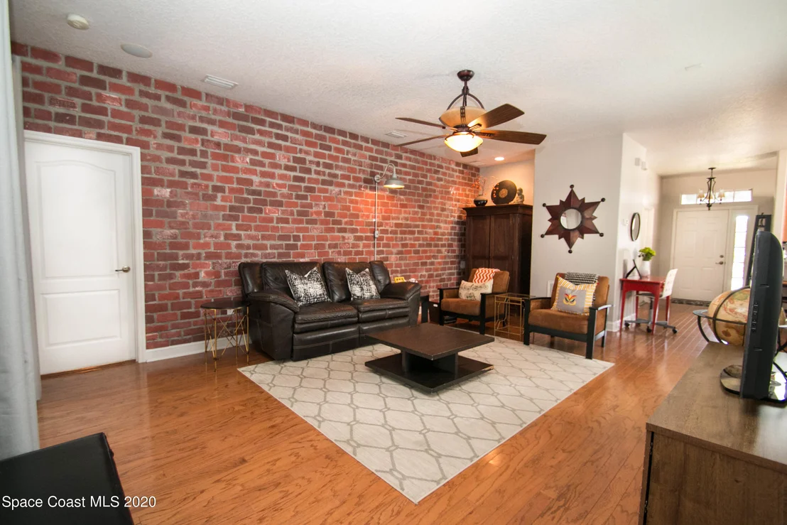 Photo of 1410 Bridgeport Circle