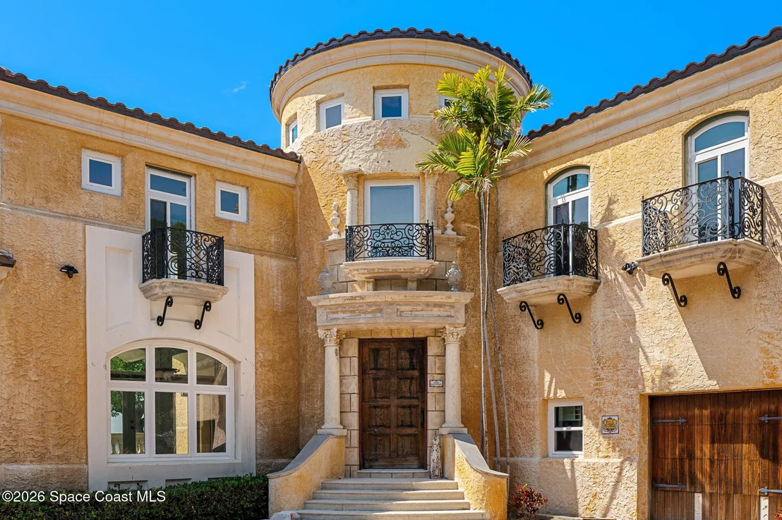Photo of 1000 N Riverside Drive