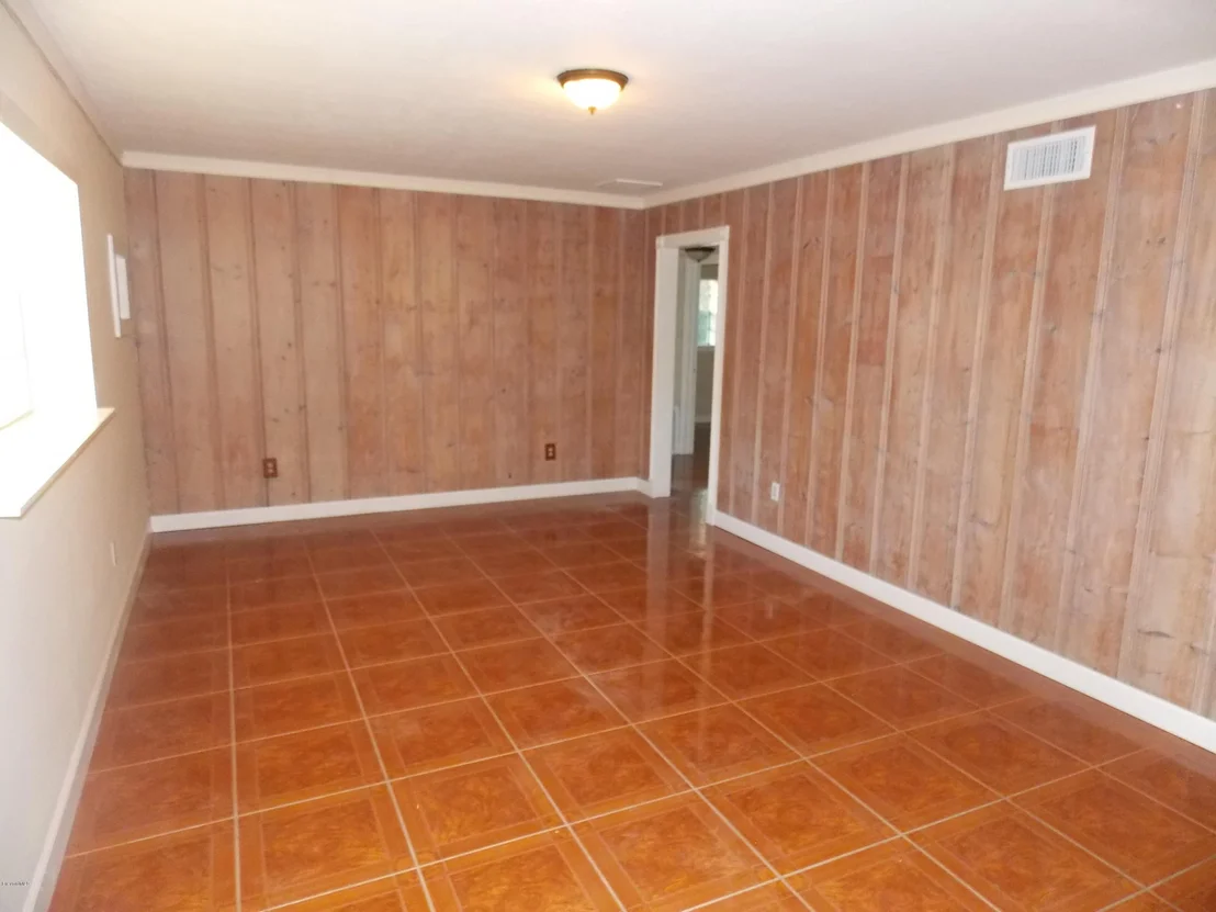 Photo of 1702 Trimble Road