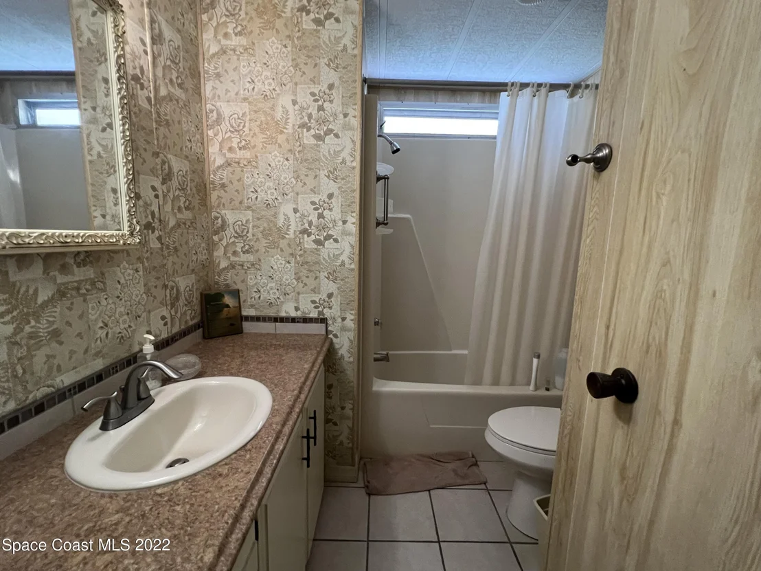 Photo of 562 Jennifer Circle