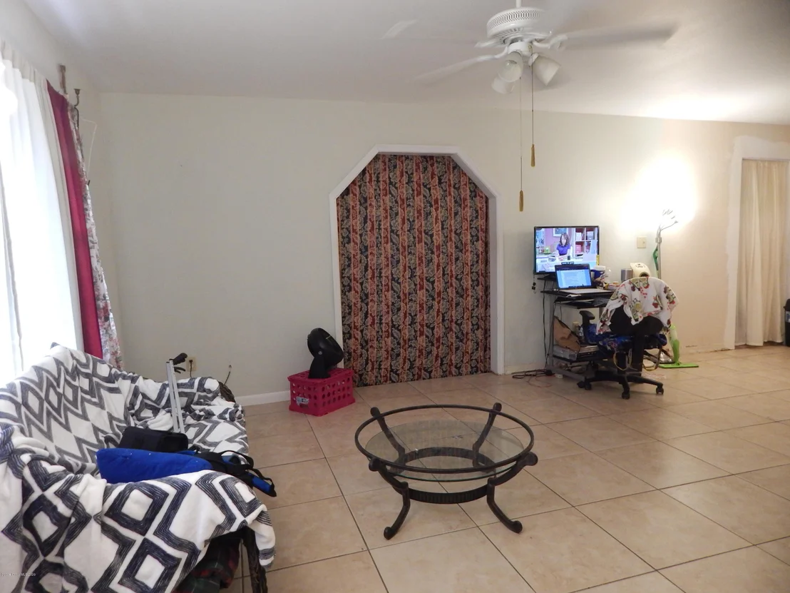 Photo of 811 Bianca Drive NE