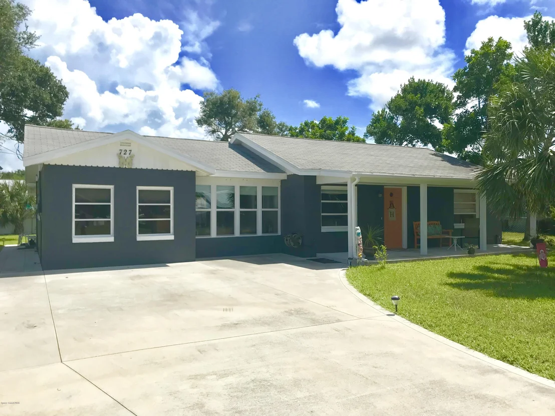 Photo of 727 Banyan Drive