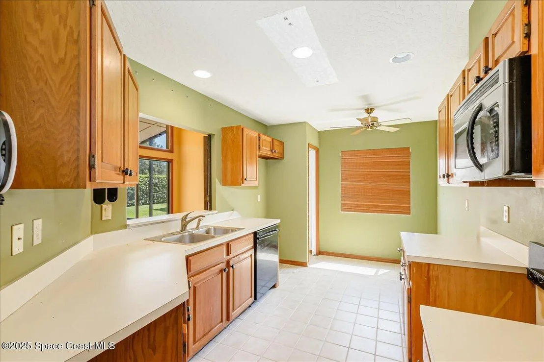 Photo of 883 Ridge Lake Drive