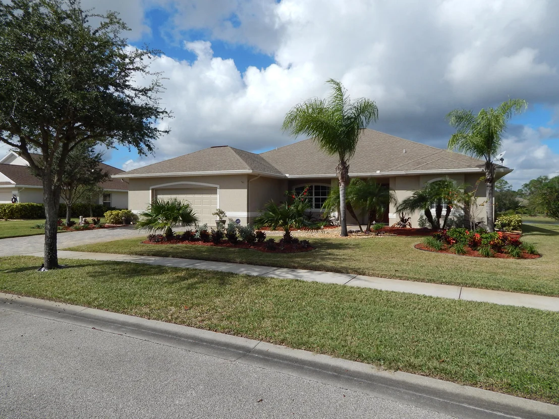 Photo of 211 SE Devlin Court