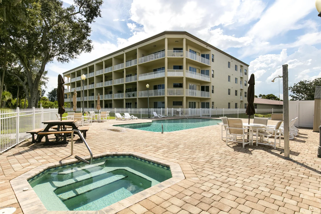 Photo of Unit 203 at 6005 Highway 1
