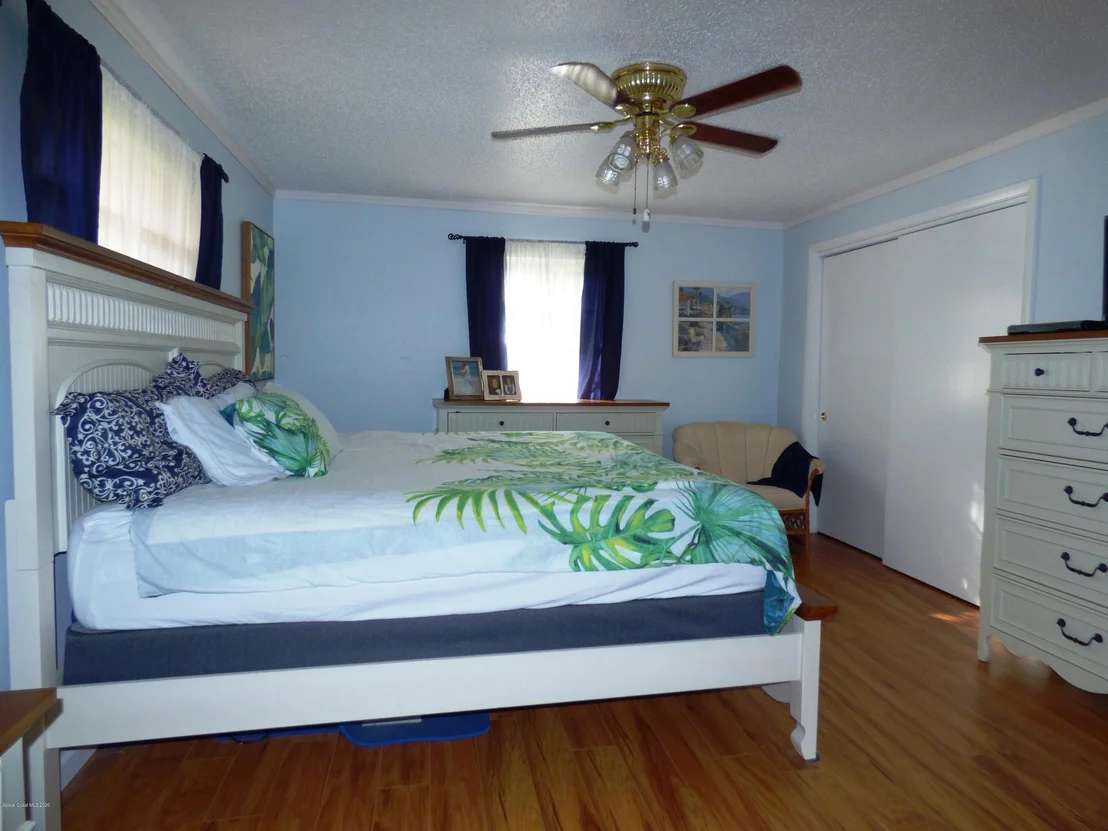 Photo of 6737 Sheridan Road