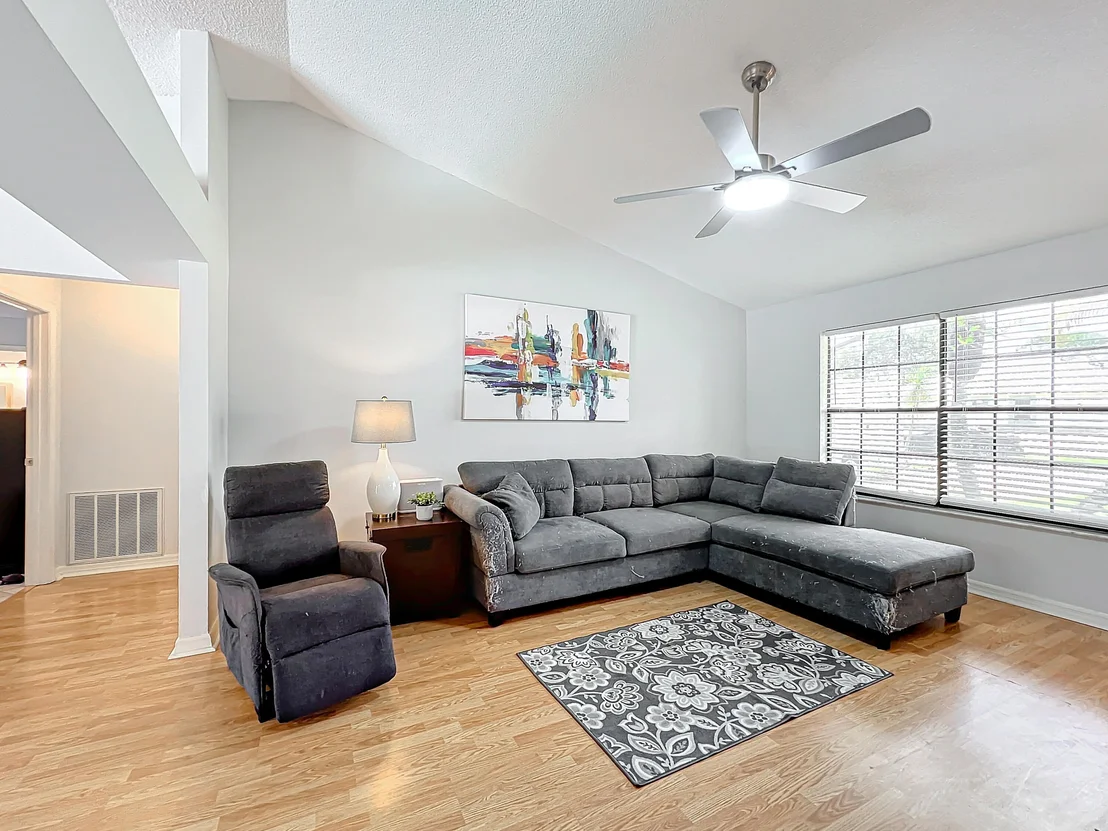 Photo of 909 Lyons Circle NW