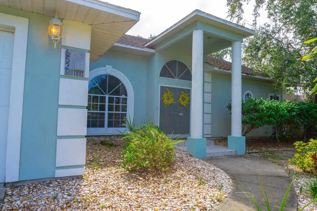 Photo of 652 Gilbert Drive NE