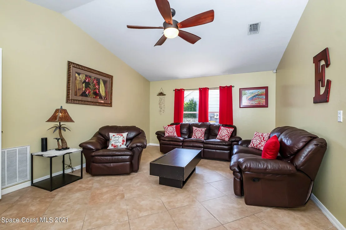 Photo of 890 Spirea Drive