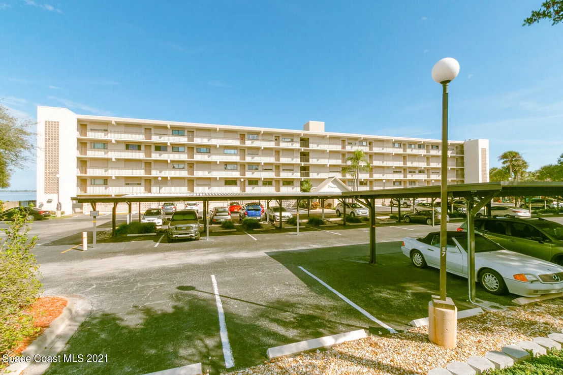 Photo of Unit 201 at 3901 Dixie Highway NE