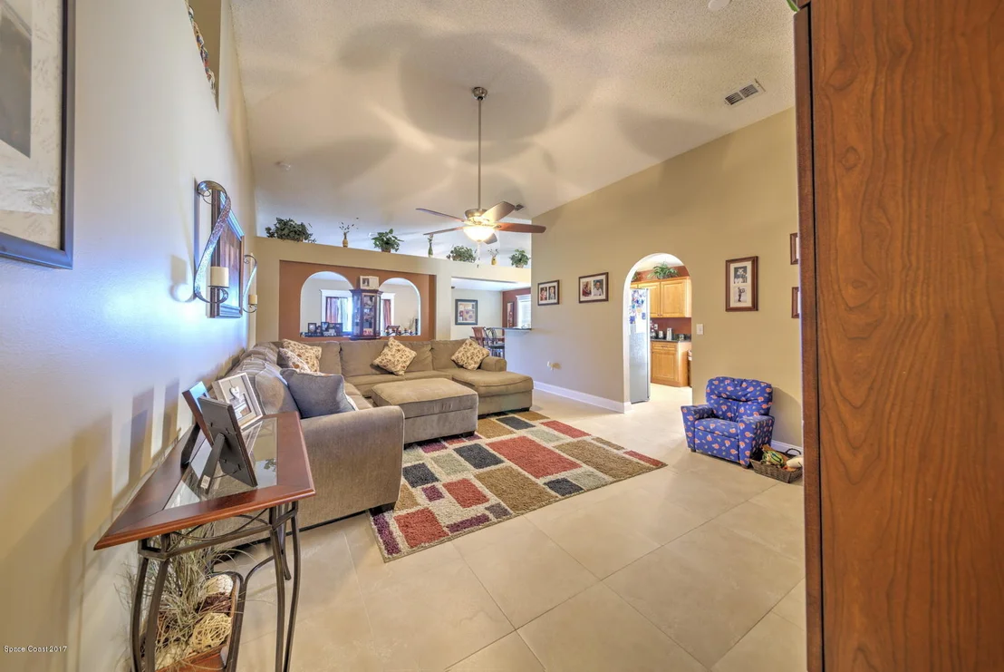 Photo of 1194 White Oak Circle