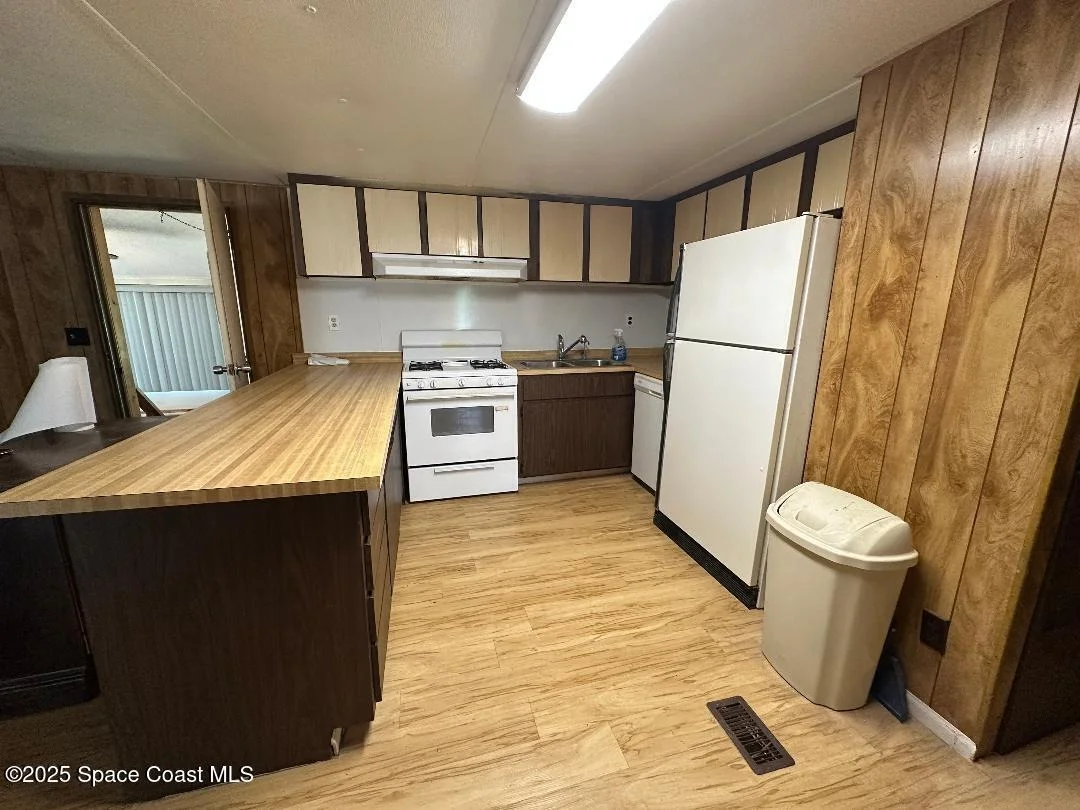 Photo of 6852 Aster Drive