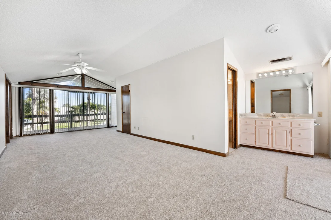 Photo of 447 Riverview Lane