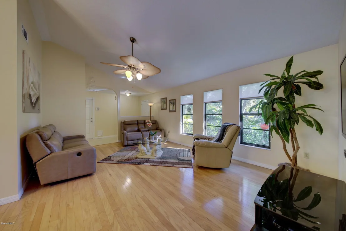 Photo of 1827 S Live Oak Drive