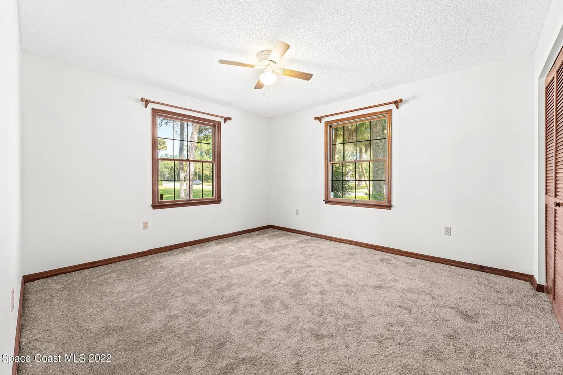 Photo of 1807 Live Oak Drive N