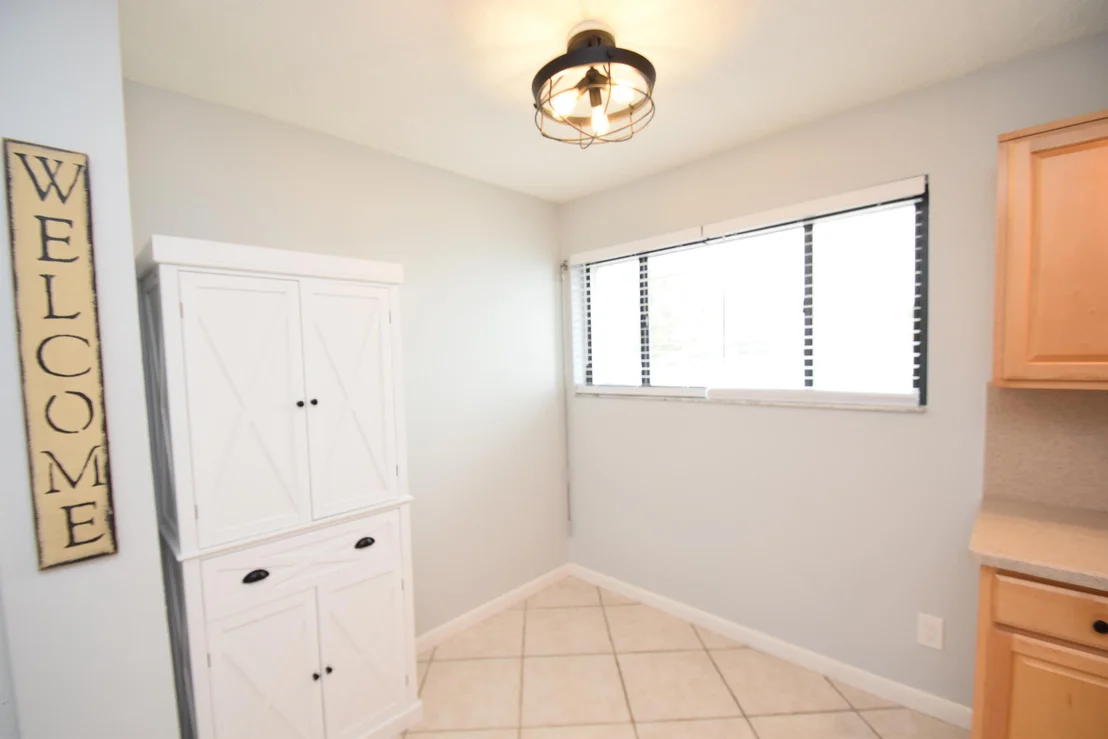 Photo of Unit 301 at 3901 Dixie Highway NE