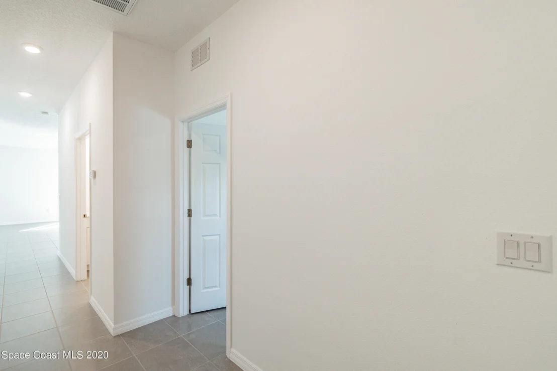 Photo of 850 Lyons Cir Circle NW