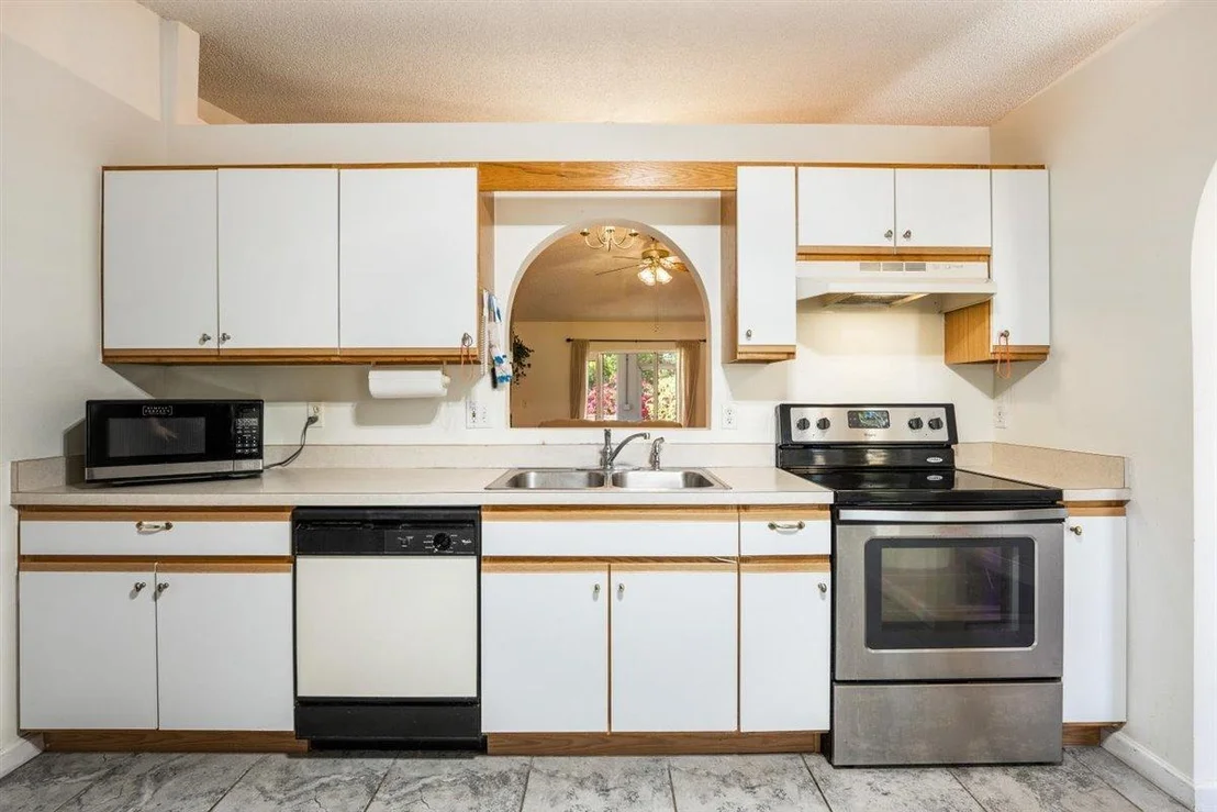 Photo of 1209 White Oak Circle