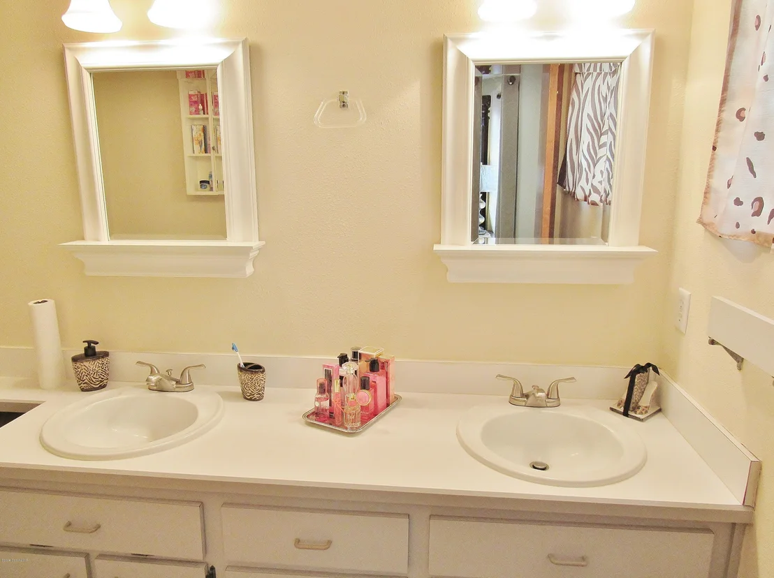 Photo of 894 Yorktowne Drive