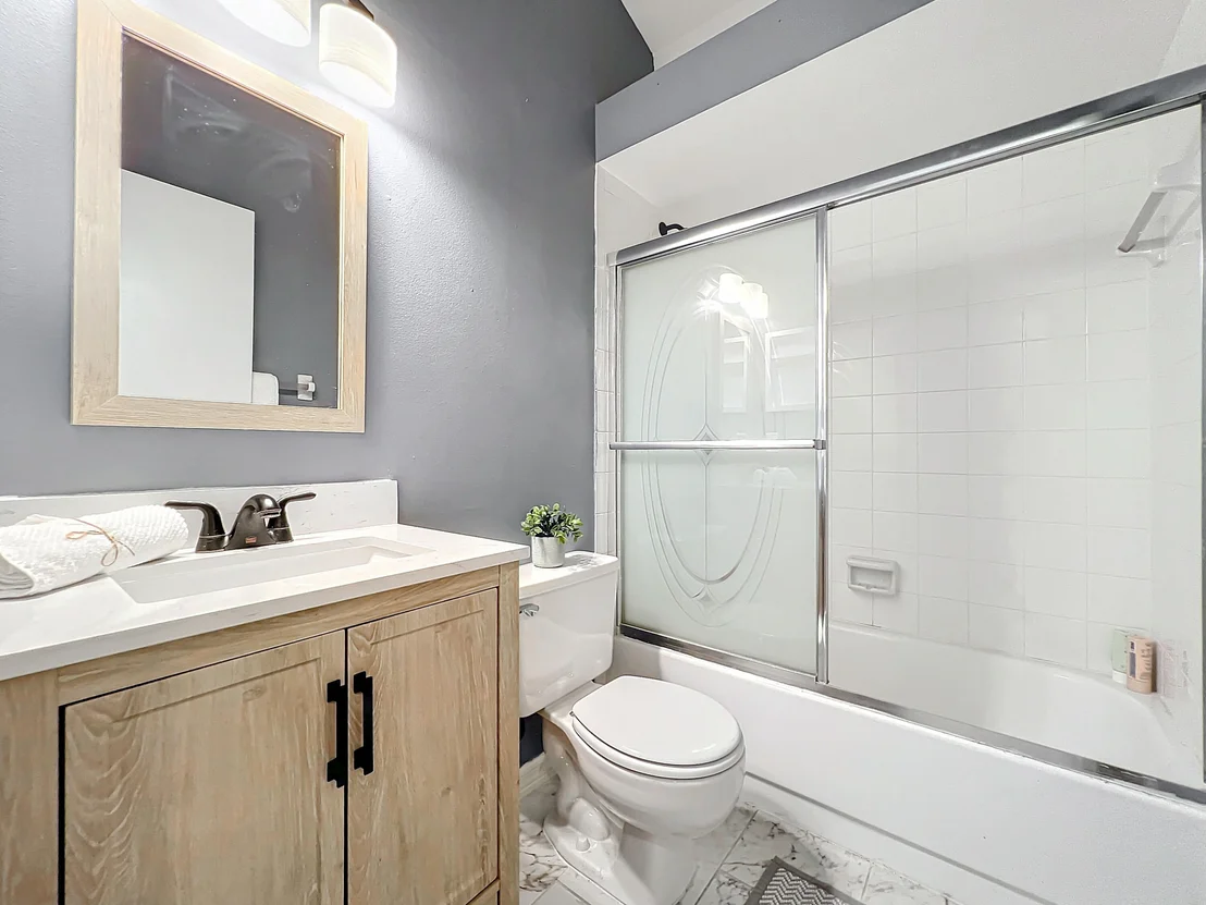Photo of 909 Lyons Circle NW