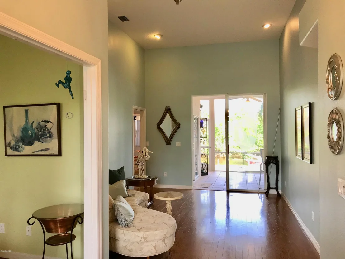 Photo of 1041 Sunswept Road NE