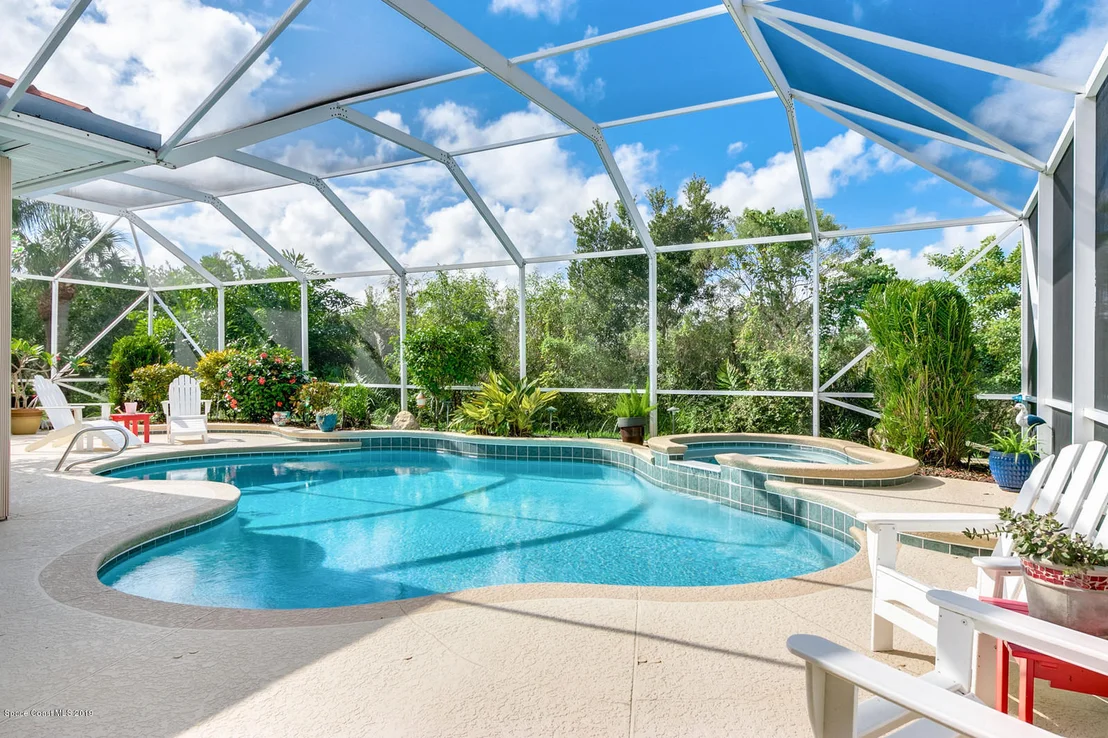 Photo of 824 Chatsworth Drive