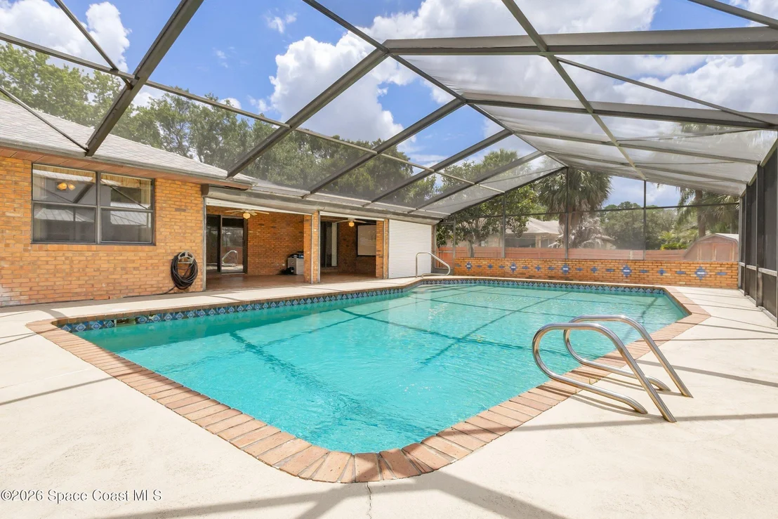 Photo of 460 Neptune Drive NE