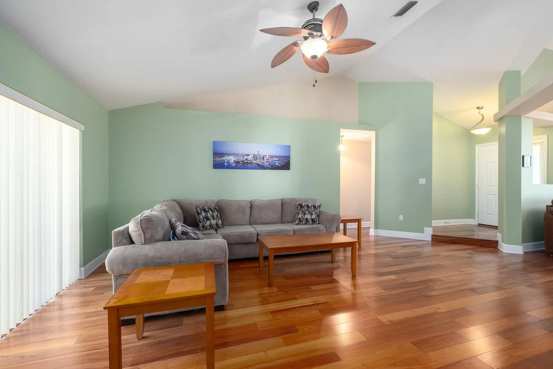 Photo of 812 Topaz Drive