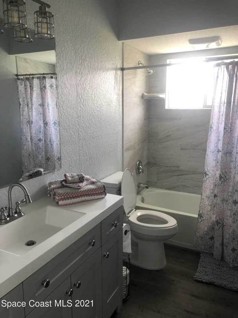 Photo of 876 Vance Circle NE